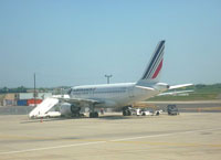 Avión en el aeropuerto de Lyon